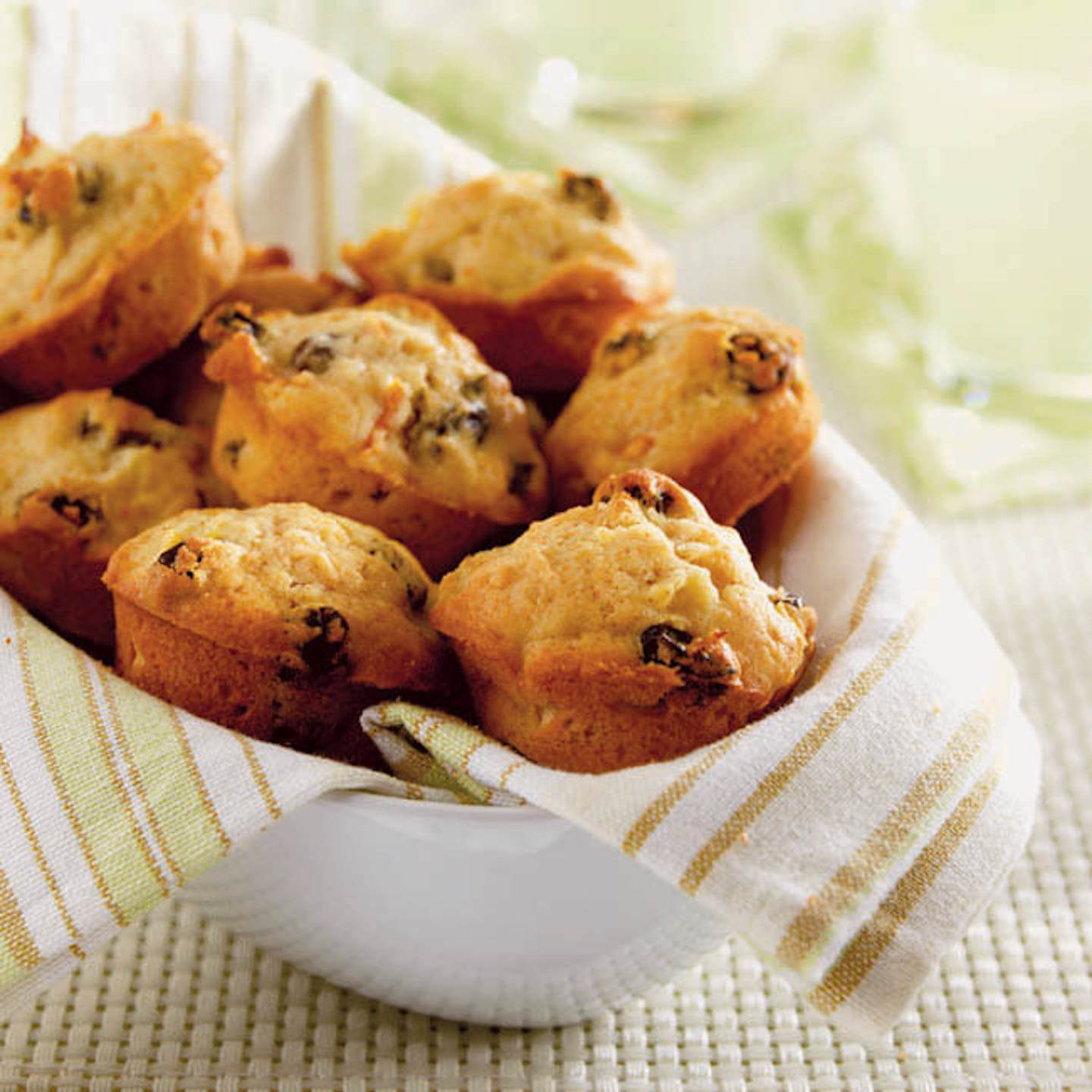 Pineapple Carrot Raisin Muffins - Dole® Sunshine